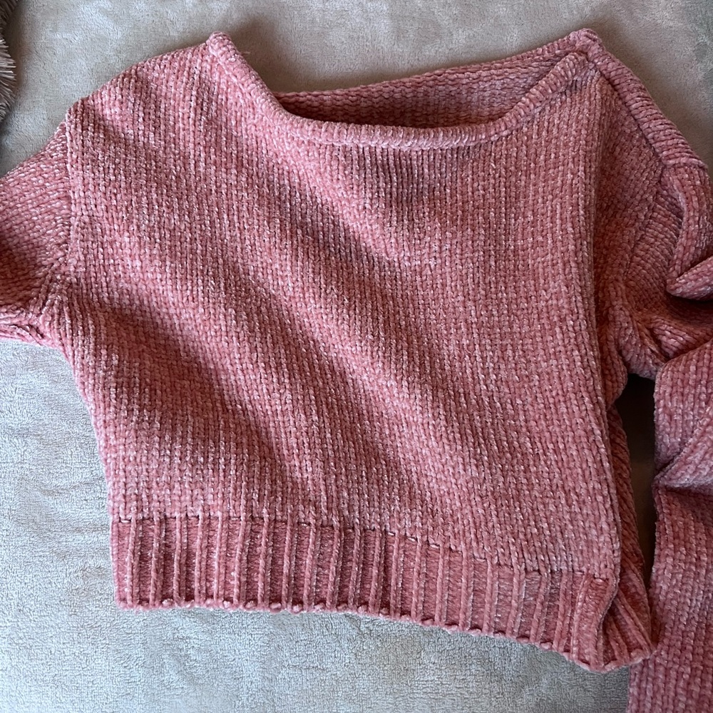 Fashion Nova Cropped Sweater 💓